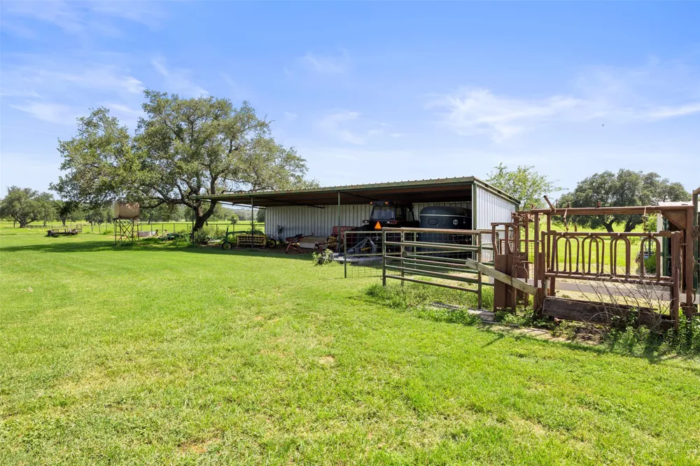 4529 Ranch Road 3347 Round Mountain, TX 78663