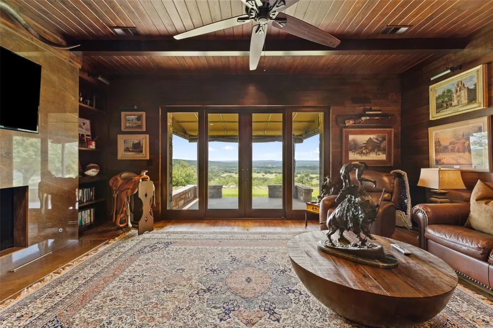 4529 Ranch Road 3347 Round Mountain, TX 78663