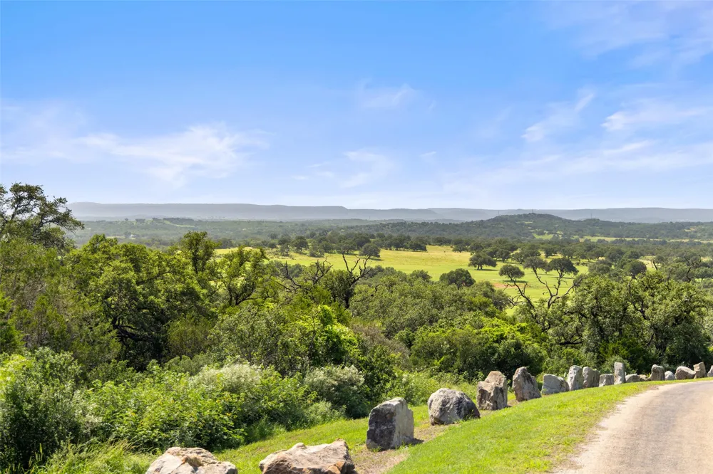 4529 Ranch Road 3347 Round Mountain, TX 78663