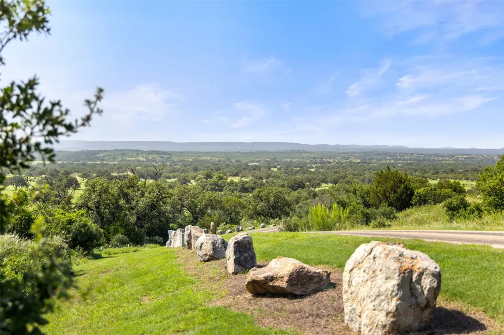 4529 Ranch Road 3347 Round Mountain, TX 78663