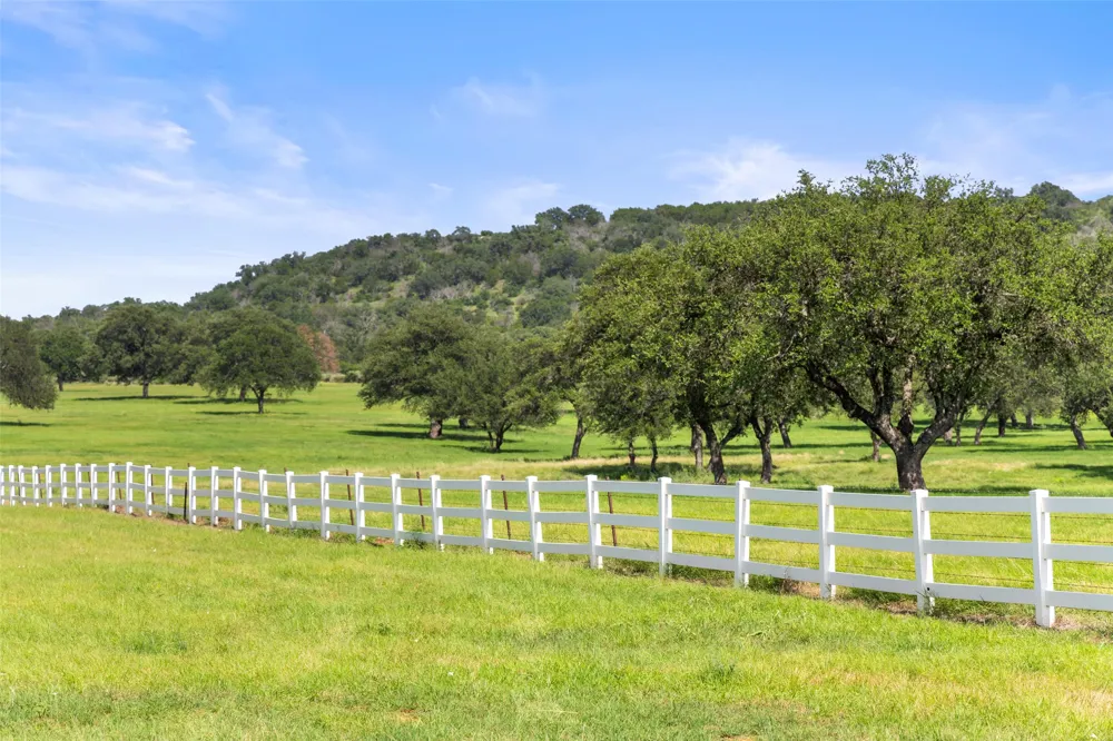 4529 Ranch Road 3347 Round Mountain, TX 78663