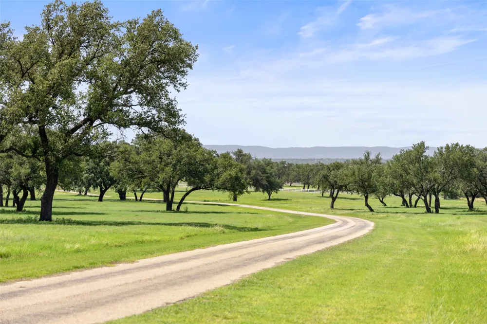 4529 Ranch Road 3347 Round Mountain, TX 78663