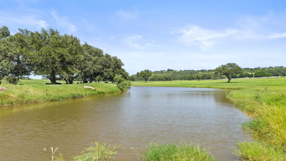 4529 Ranch Road 3347 Round Mountain, TX 78663