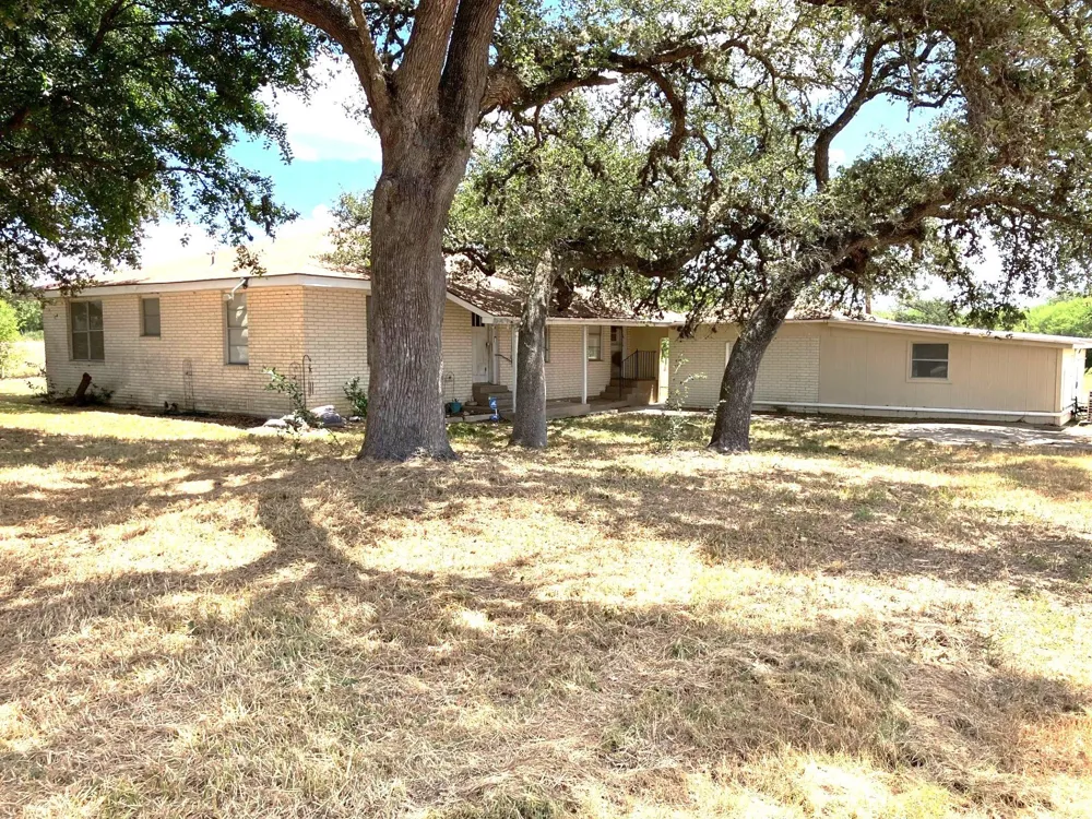 487 Us Highway 77a Cuero, TX 77954