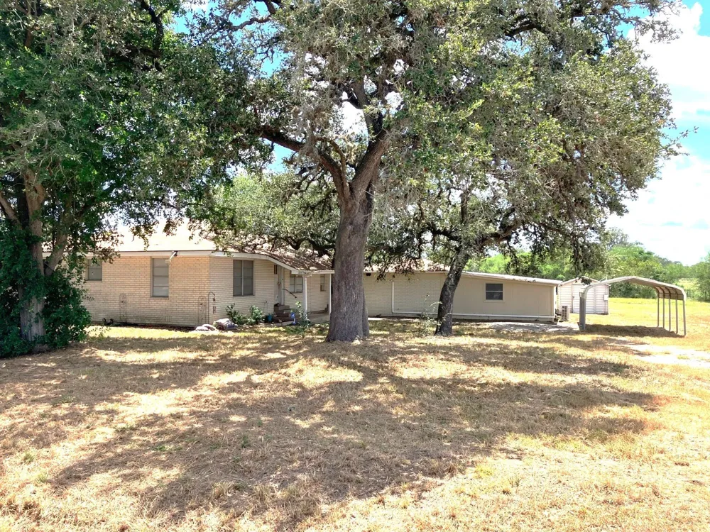 487 Us Highway 77a Cuero, TX 77954