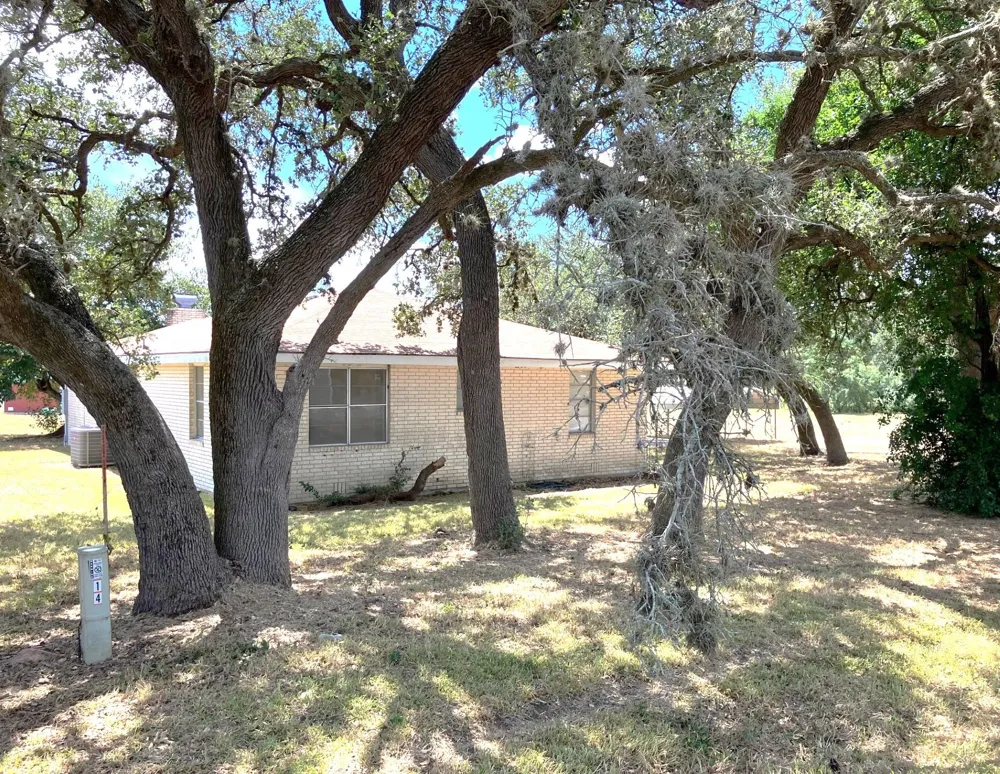 487 Us Highway 77a Cuero, TX 77954