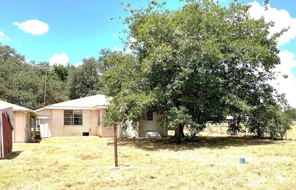 487 Us Highway 77a Cuero, TX 77954