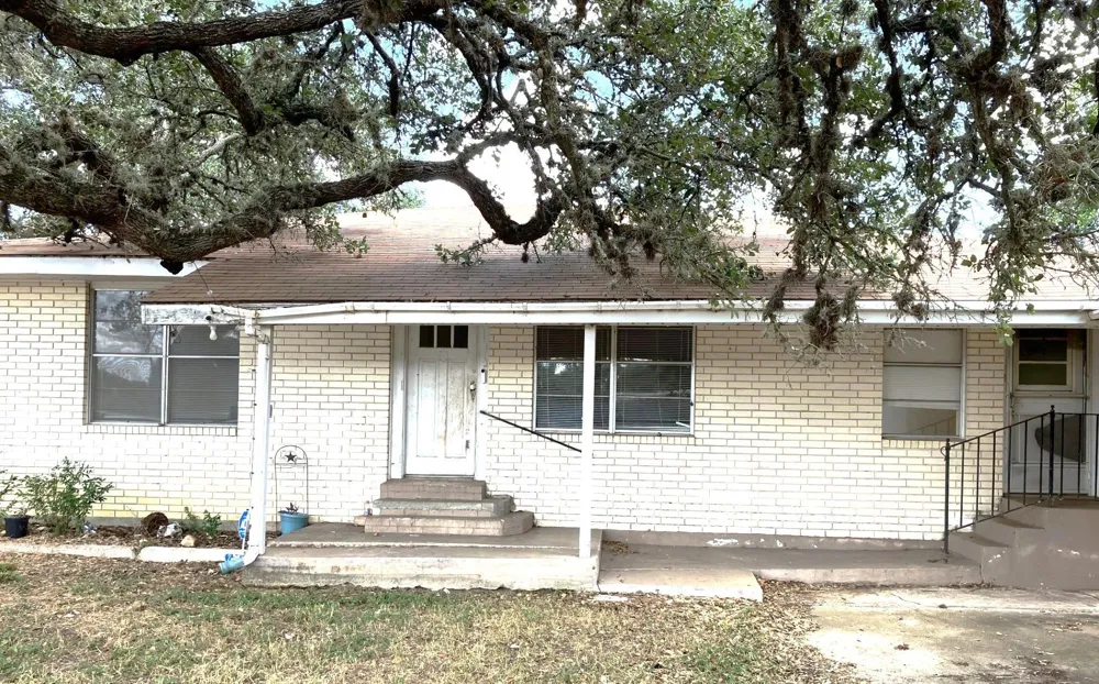 487 Us Highway 77a Cuero, TX 77954