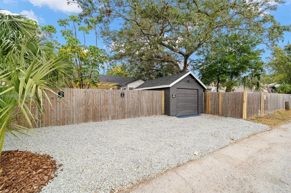 4536 1ST AVENUE N St Petersburg, FL 33713
