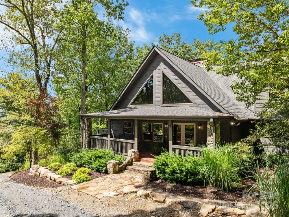670 Barber Road Zirconia, NC 28790