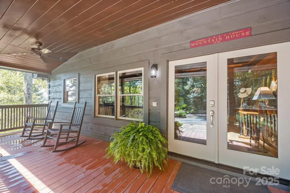 670 Barber Road Zirconia, NC 28790