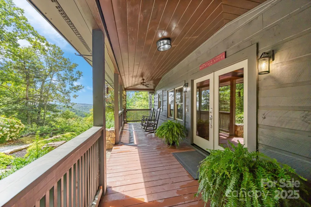 670 Barber Road Zirconia, NC 28790