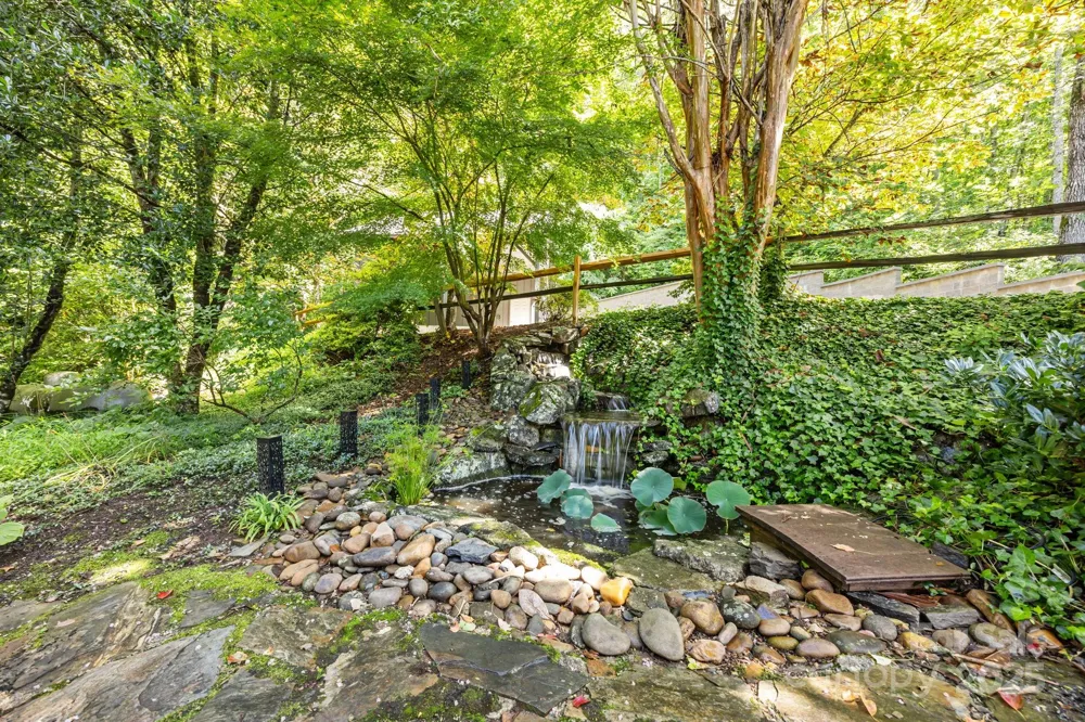 670 Barber Road Zirconia, NC 28790
