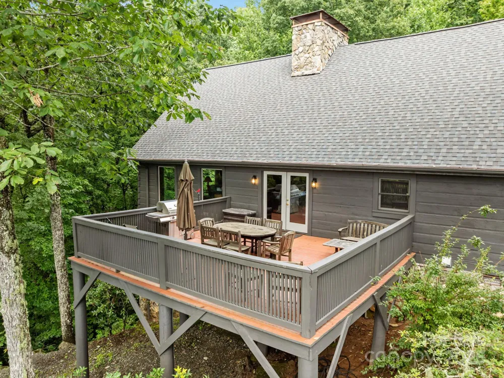 670 Barber Road Zirconia, NC 28790