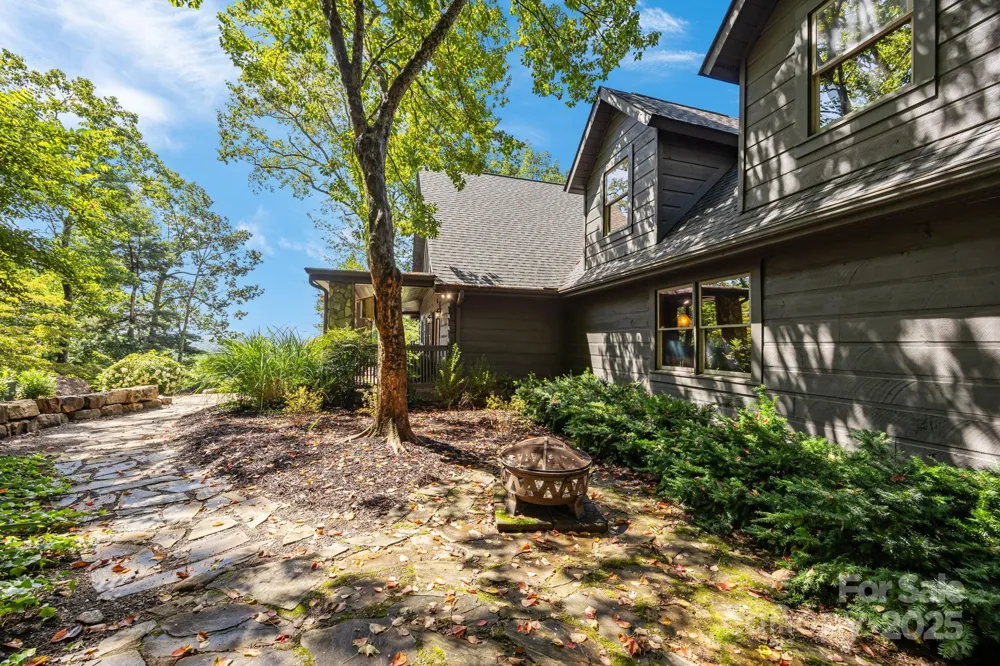 670 Barber Road Zirconia, NC 28790