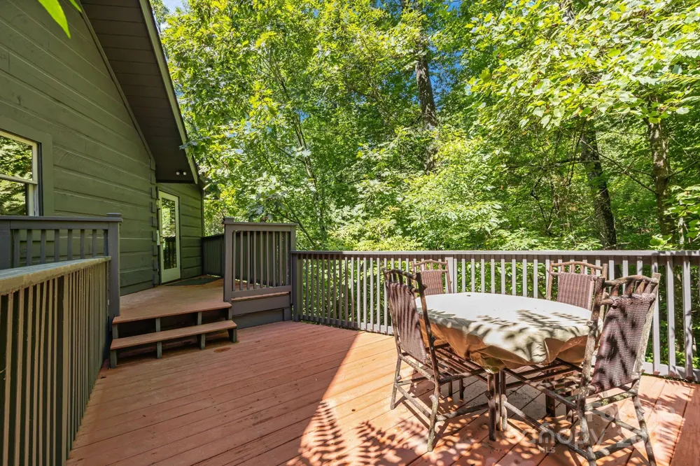 670 Barber Road Zirconia, NC 28790