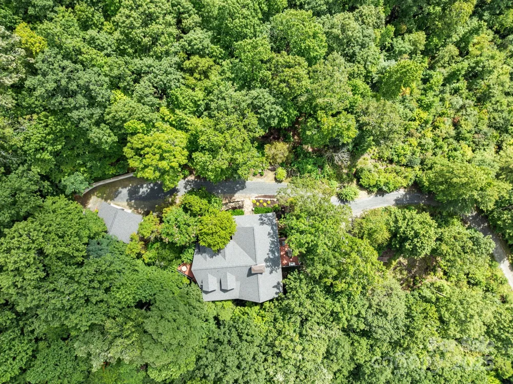 670 Barber Road Zirconia, NC 28790