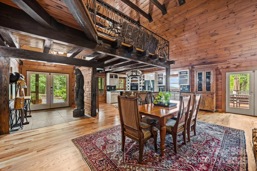 670 Barber Road Zirconia, NC 28790