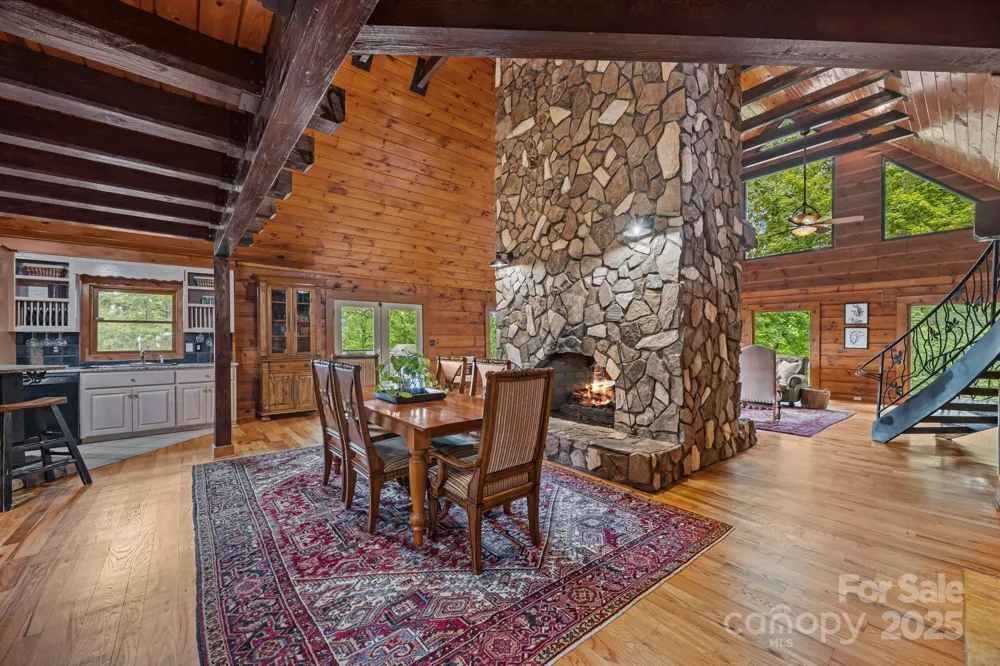 670 Barber Road Zirconia, NC 28790