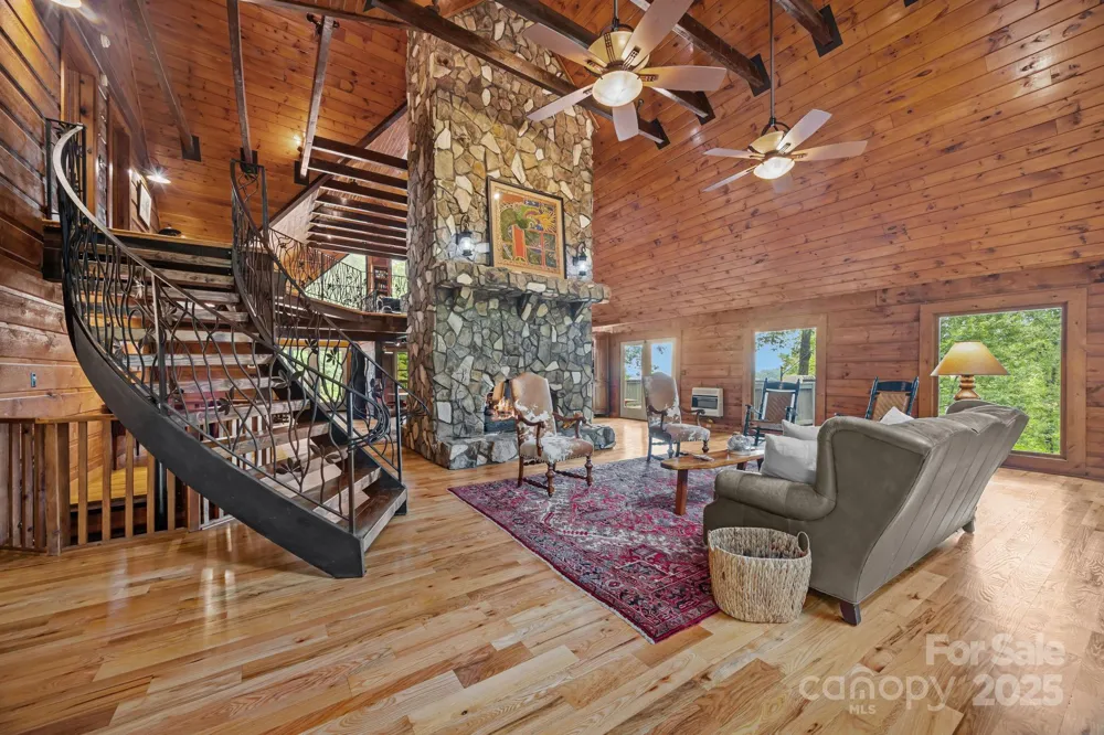670 Barber Road Zirconia, NC 28790