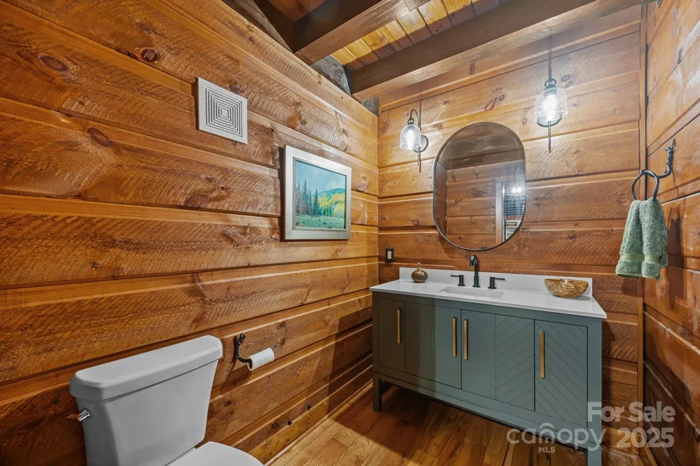 670 Barber Road Zirconia, NC 28790