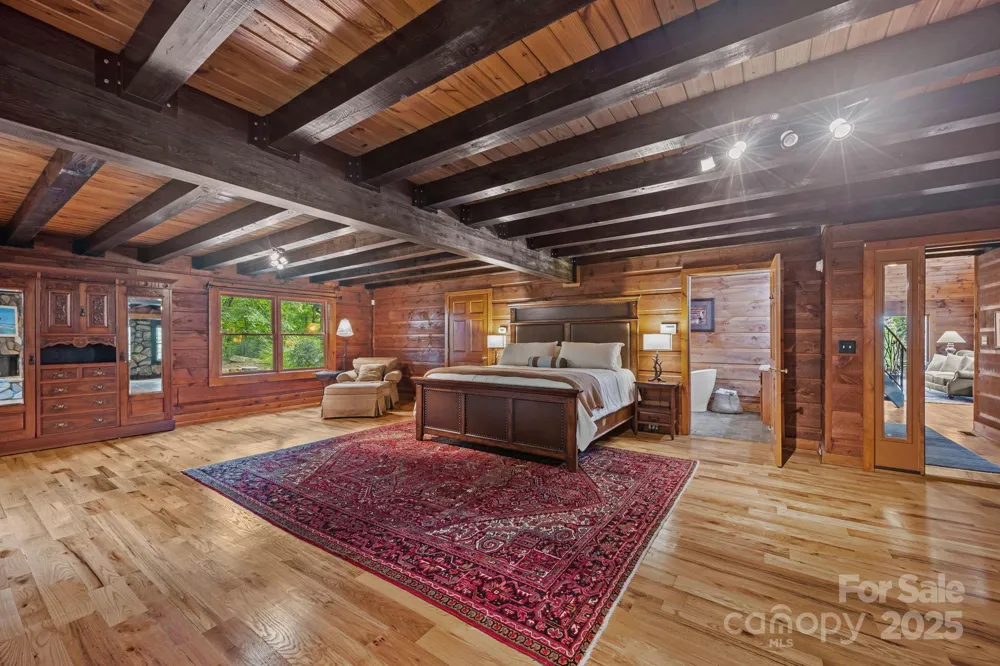670 Barber Road Zirconia, NC 28790