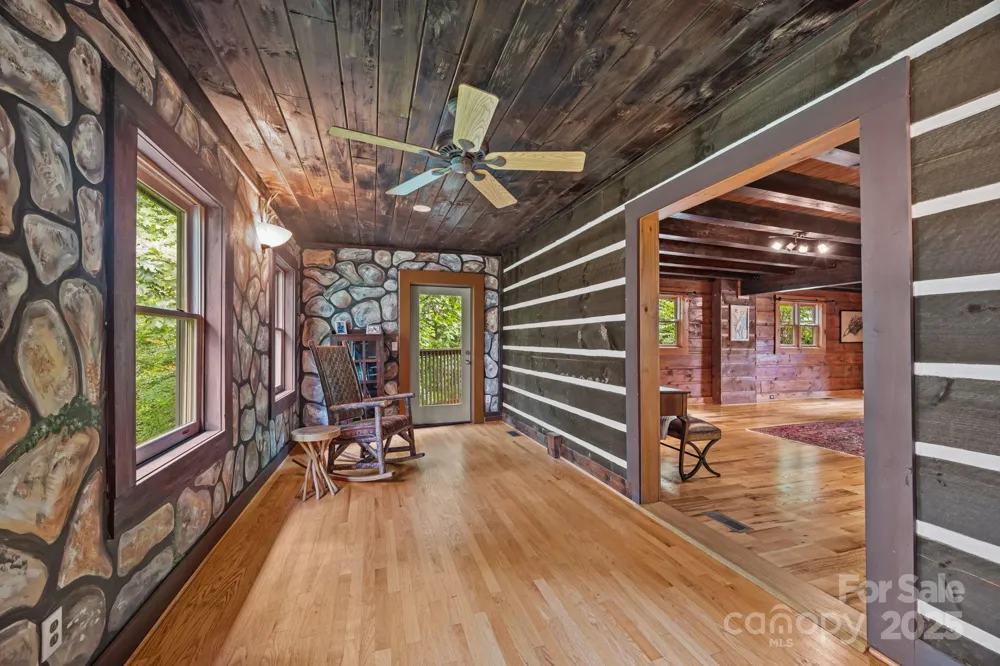 670 Barber Road Zirconia, NC 28790