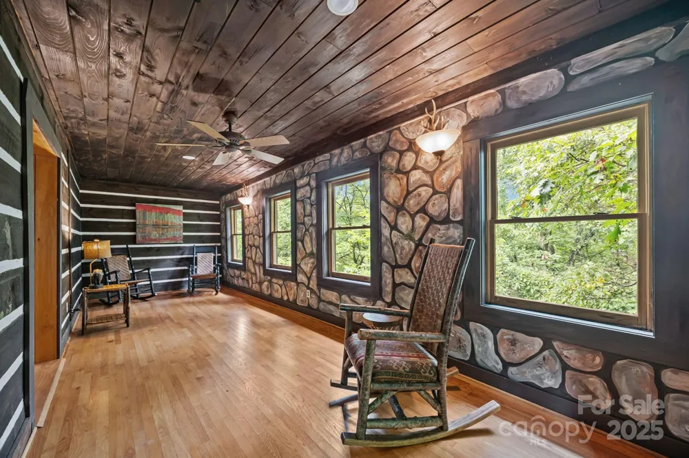 670 Barber Road Zirconia, NC 28790