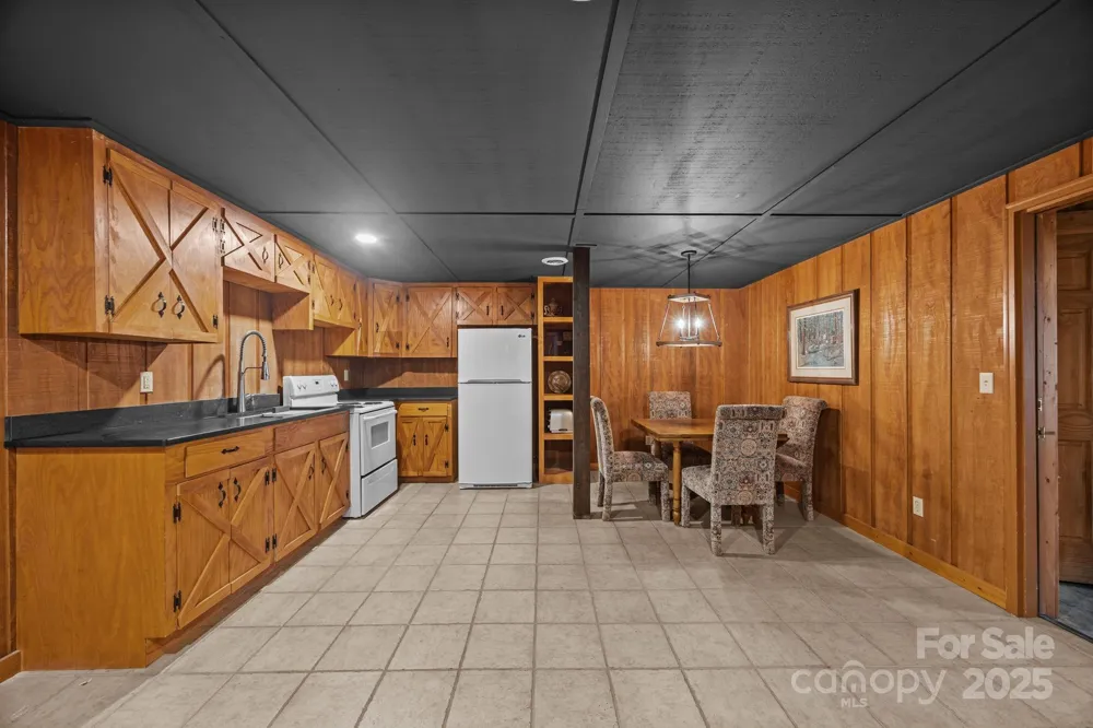 670 Barber Road Zirconia, NC 28790