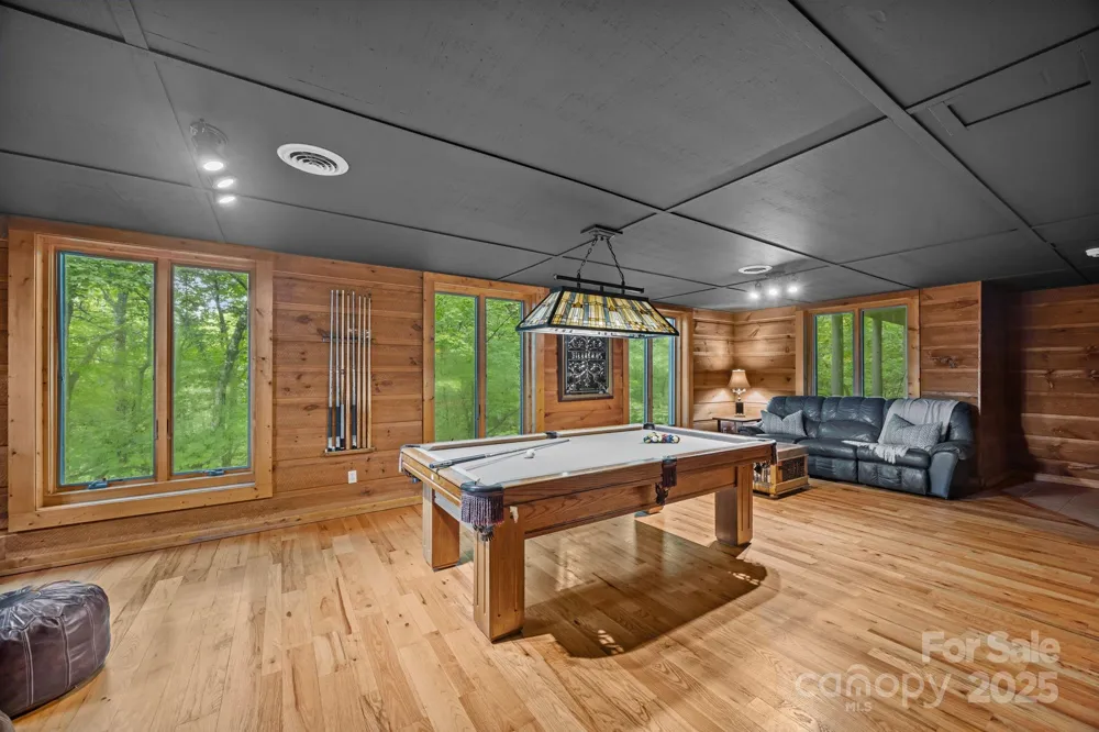 670 Barber Road Zirconia, NC 28790