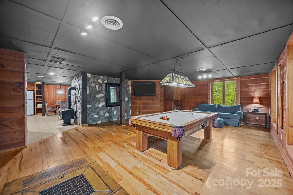 670 Barber Road Zirconia, NC 28790