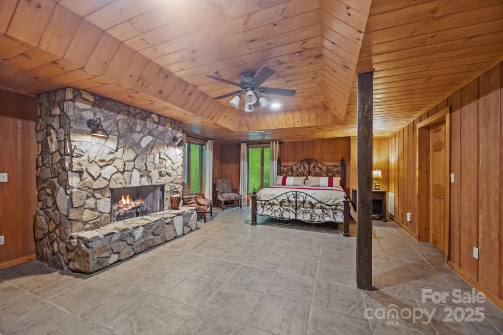 670 Barber Road Zirconia, NC 28790