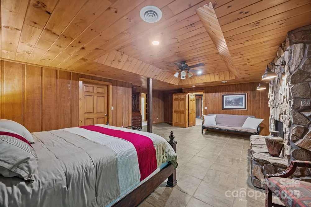 670 Barber Road Zirconia, NC 28790