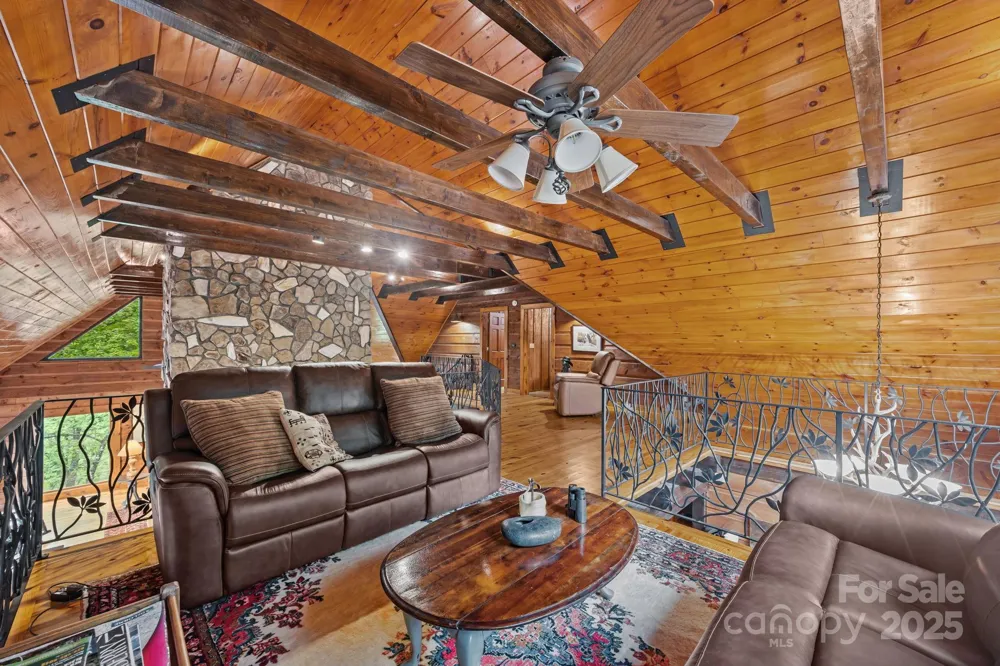 670 Barber Road Zirconia, NC 28790