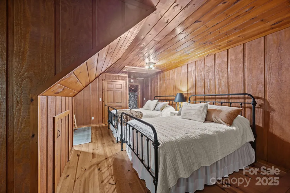 670 Barber Road Zirconia, NC 28790
