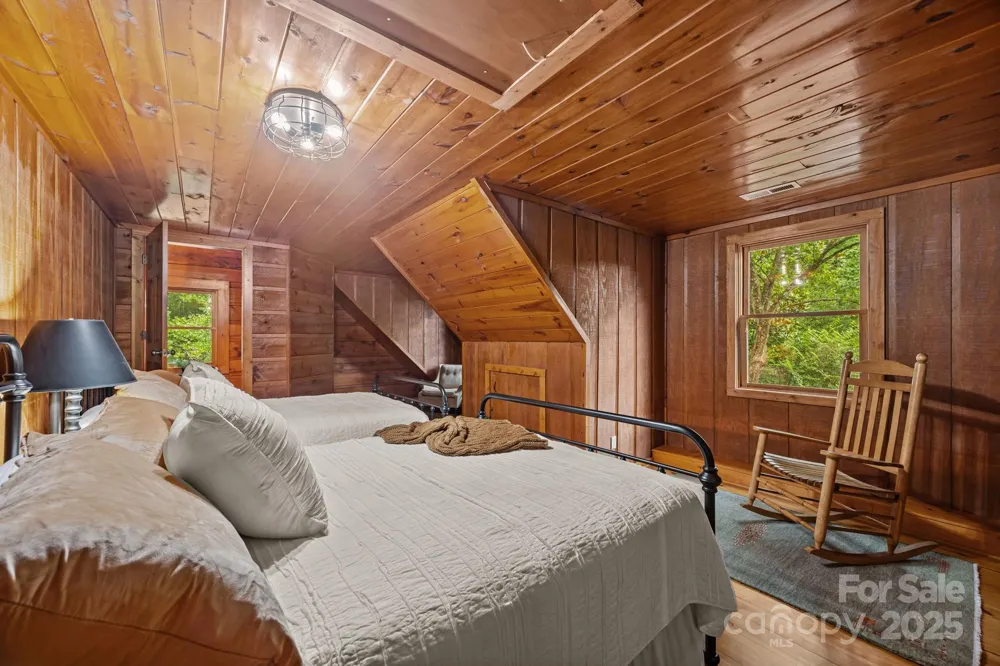 670 Barber Road Zirconia, NC 28790