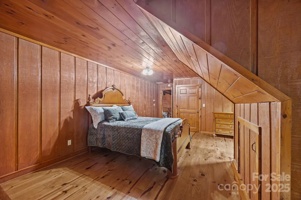 670 Barber Road Zirconia, NC 28790