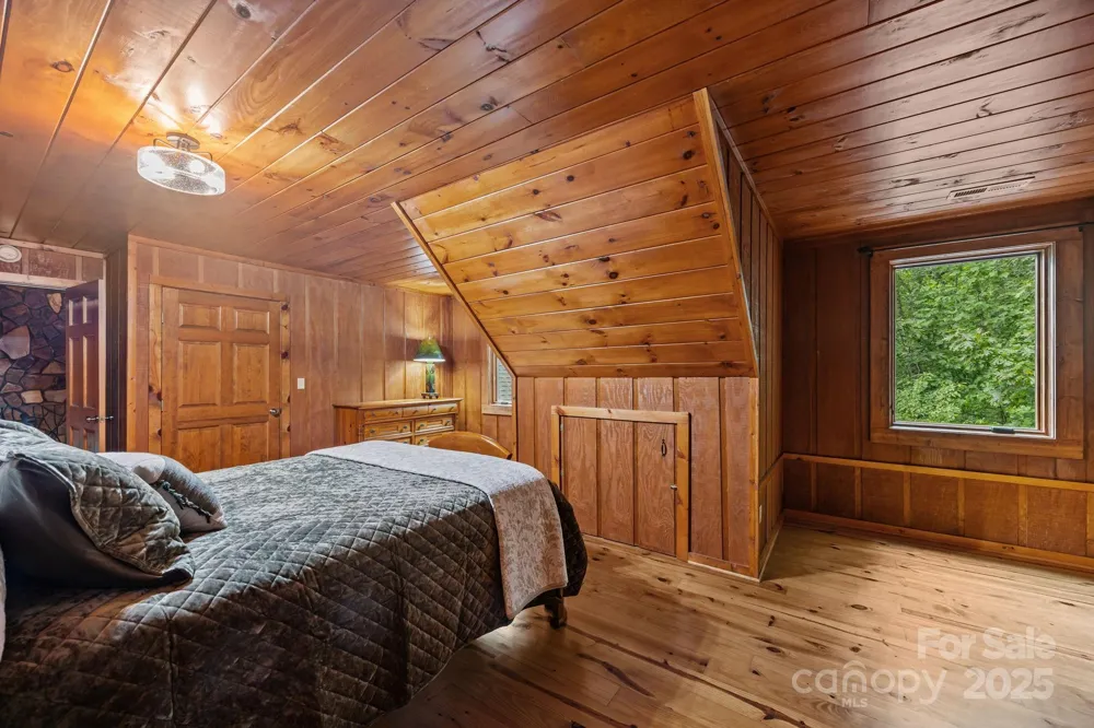 670 Barber Road Zirconia, NC 28790