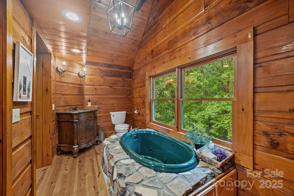 670 Barber Road Zirconia, NC 28790