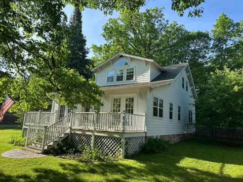 209 Park Avenue W