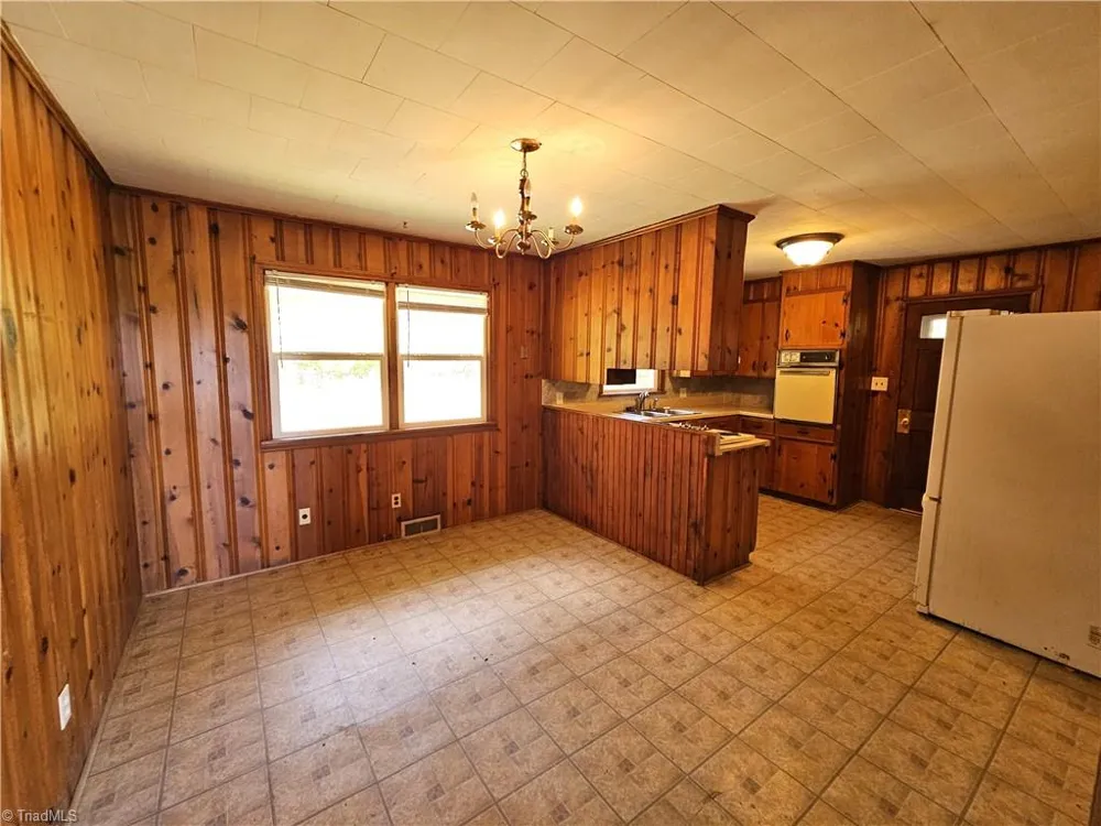 2447 Piney Mountain Road Walnut Cove, NC 27052