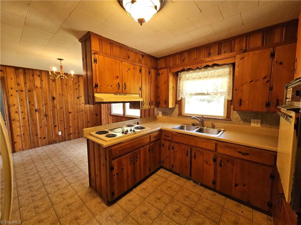2447 Piney Mountain Road Walnut Cove, NC 27052
