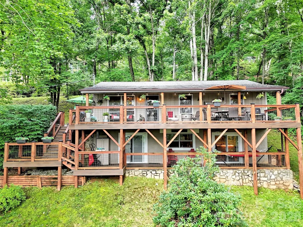 346 Wendy Way Clyde, NC 28721