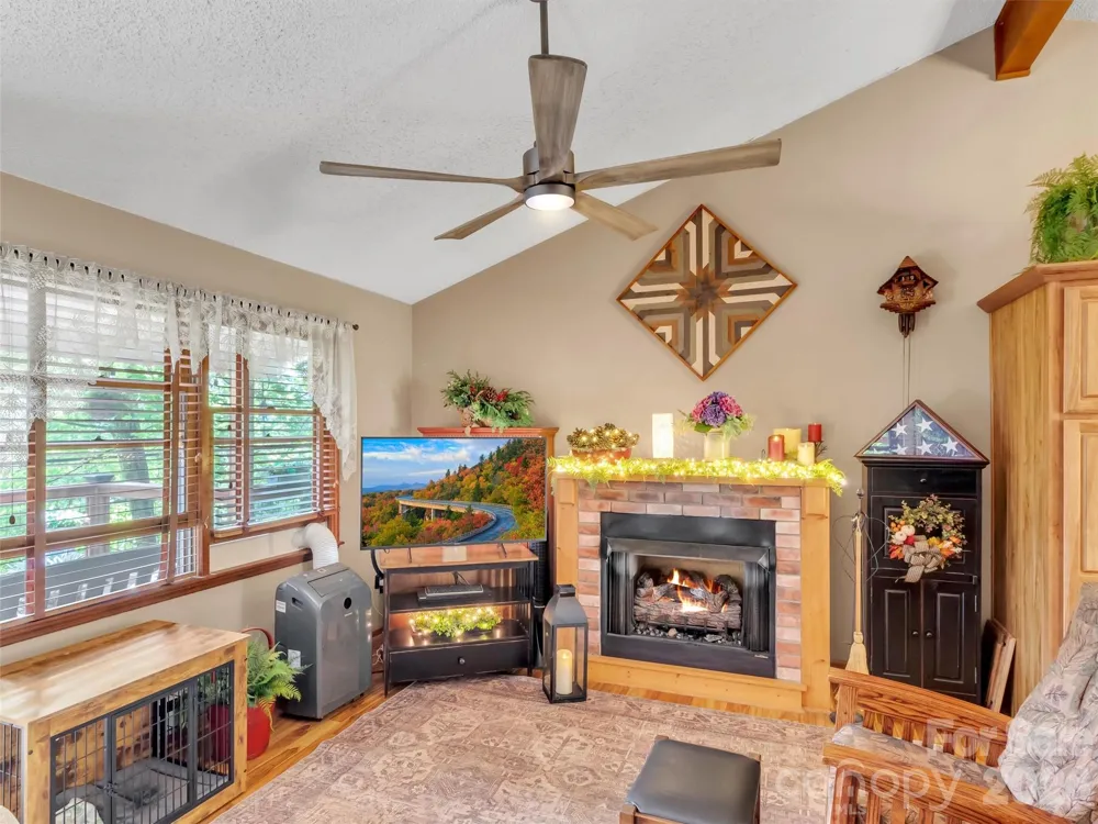 346 Wendy Way Clyde, NC 28721
