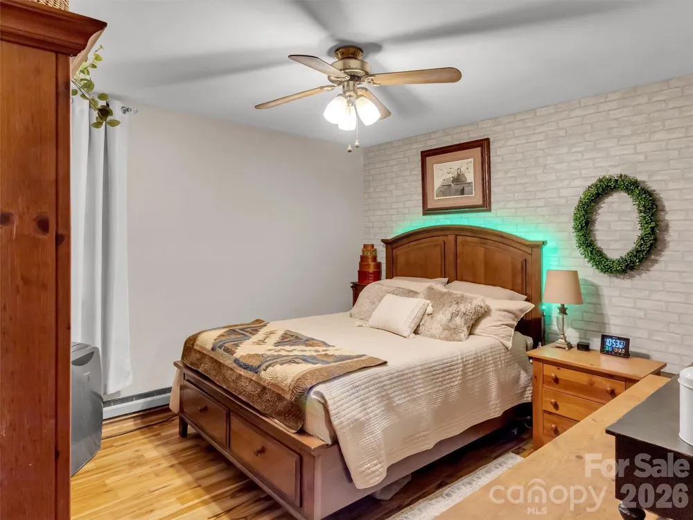 346 Wendy Way Clyde, NC 28721