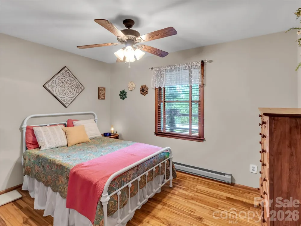 346 Wendy Way Clyde, NC 28721