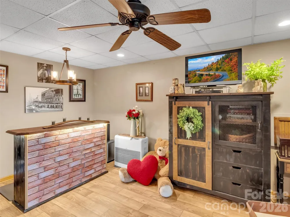 346 Wendy Way Clyde, NC 28721