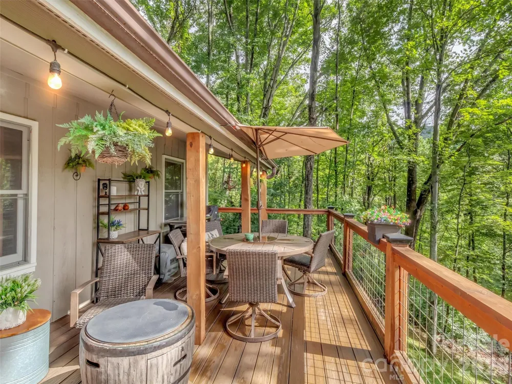 346 Wendy Way Clyde, NC 28721