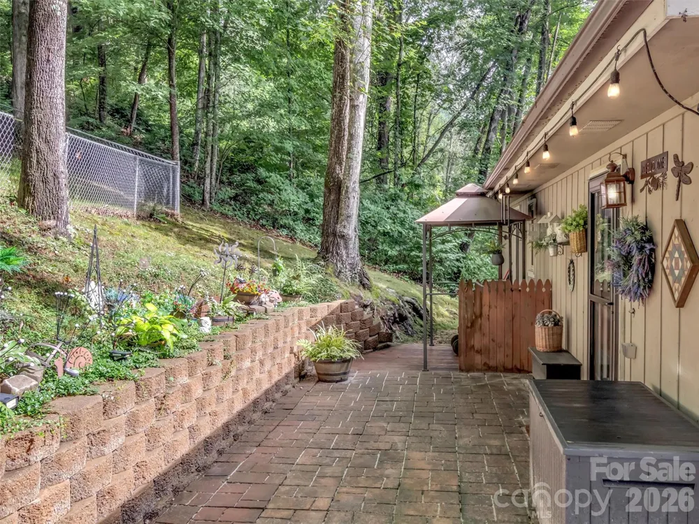 346 Wendy Way Clyde, NC 28721