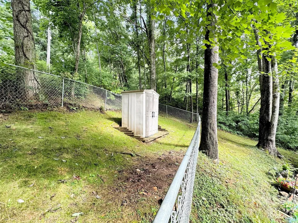 346 Wendy Way Clyde, NC 28721